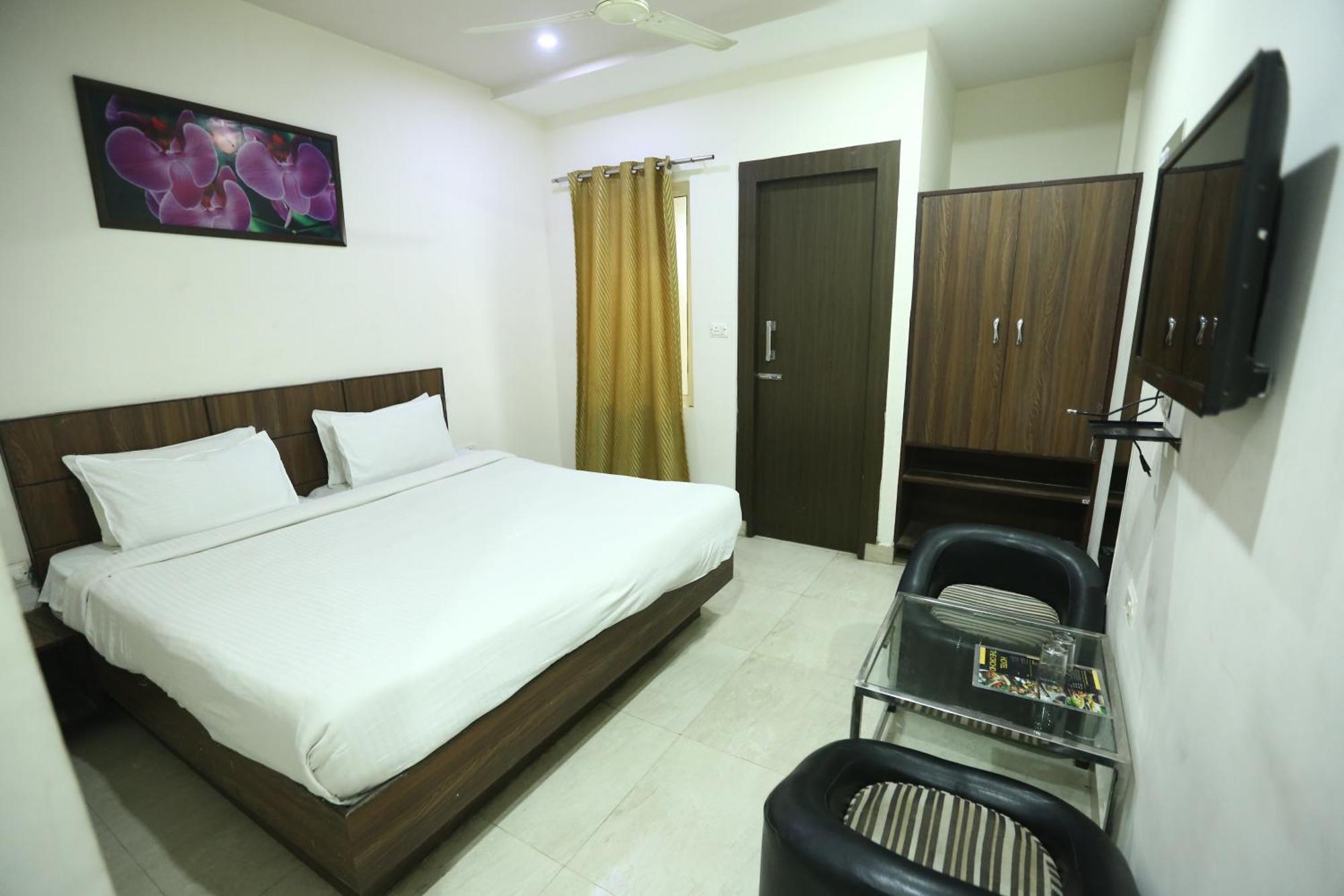 24 Hotel & Resort Агра Экстерьер фото