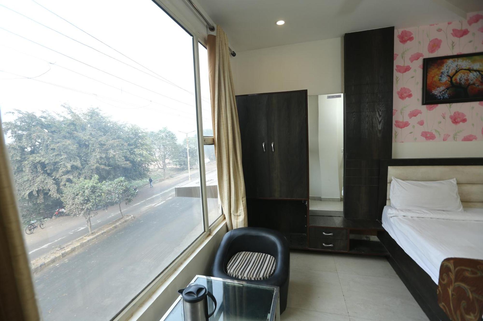 24 Hotel & Resort Агра Экстерьер фото