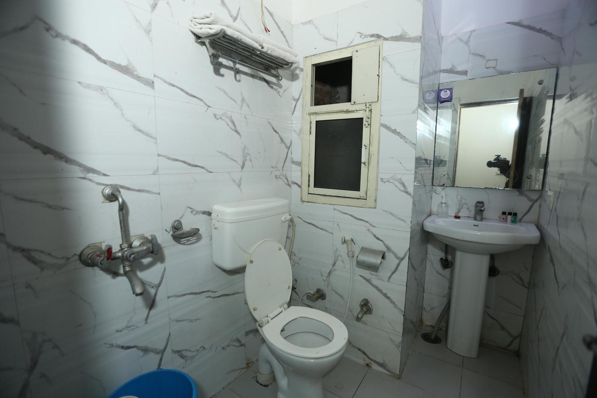 24 Hotel & Resort Агра Экстерьер фото