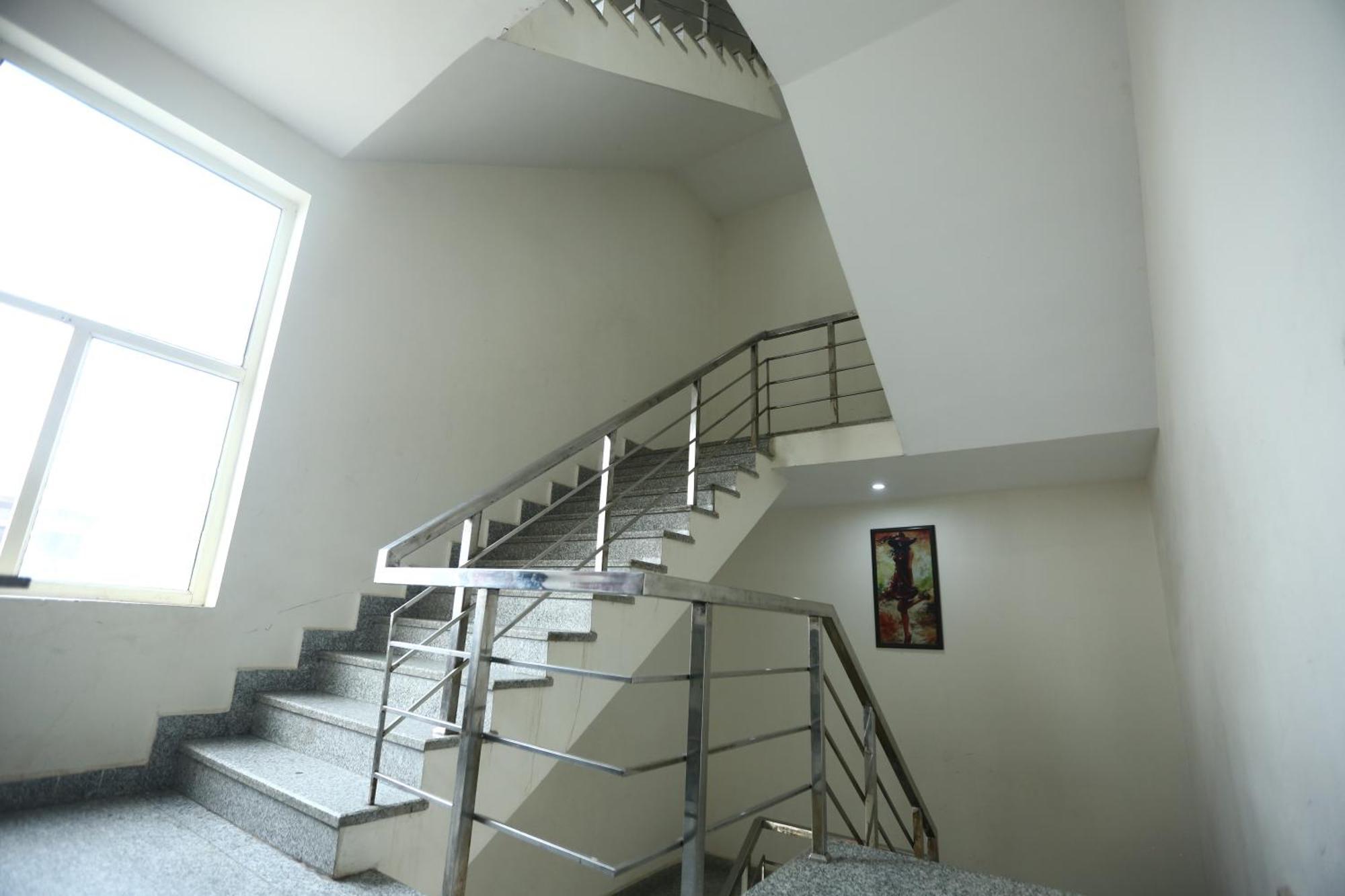 24 Hotel & Resort Агра Экстерьер фото