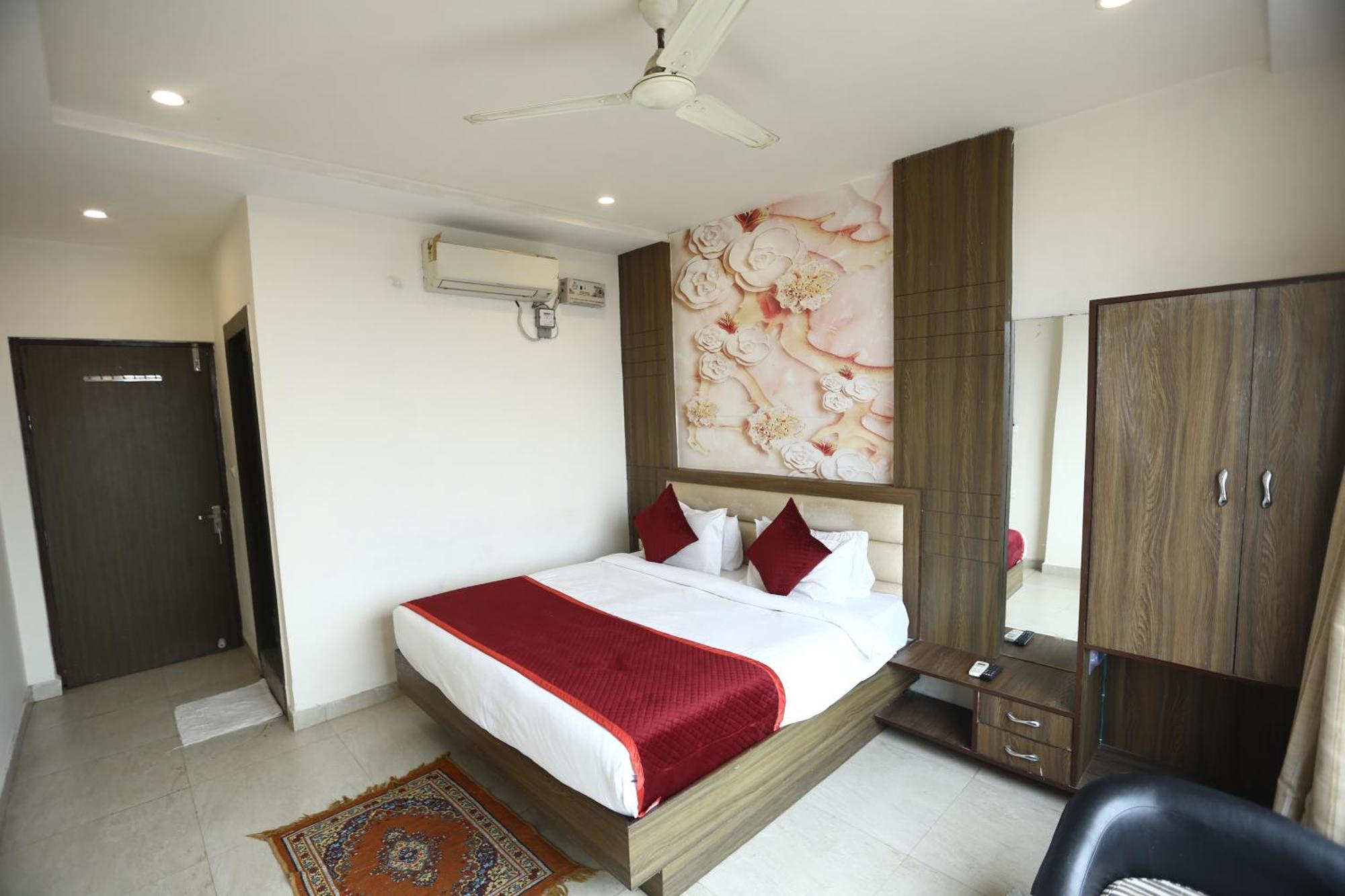24 Hotel & Resort Агра Экстерьер фото