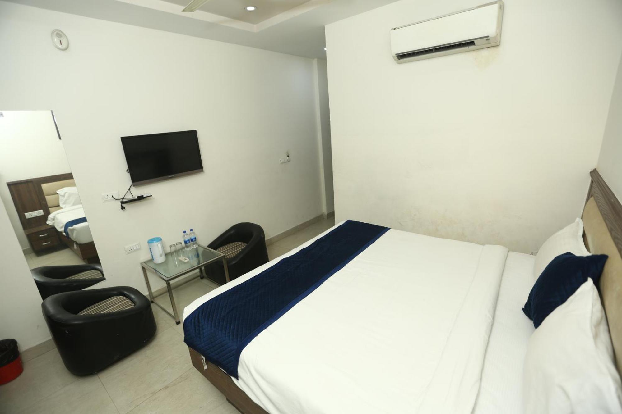 24 Hotel & Resort Агра Экстерьер фото