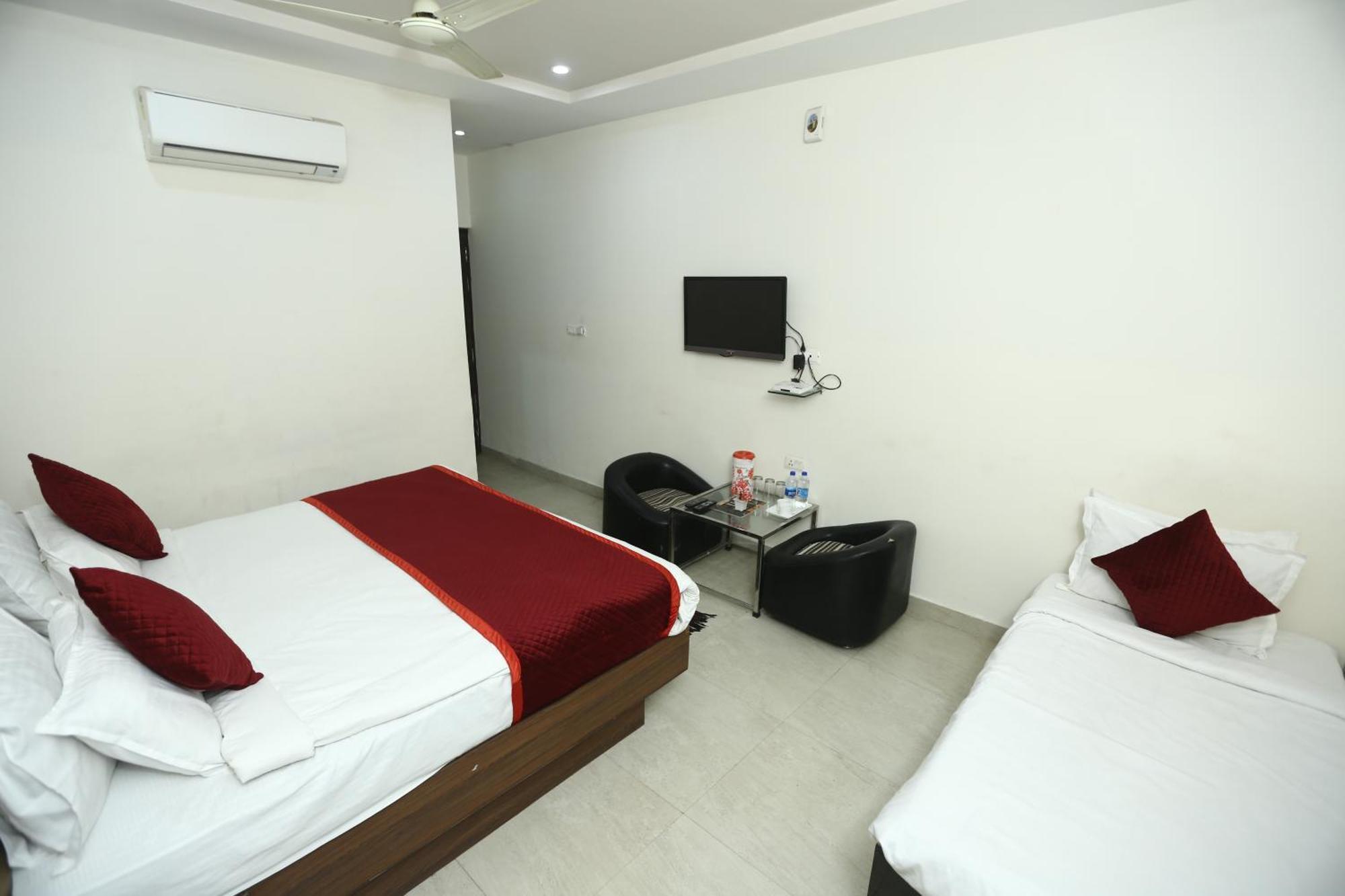 24 Hotel & Resort Агра Экстерьер фото