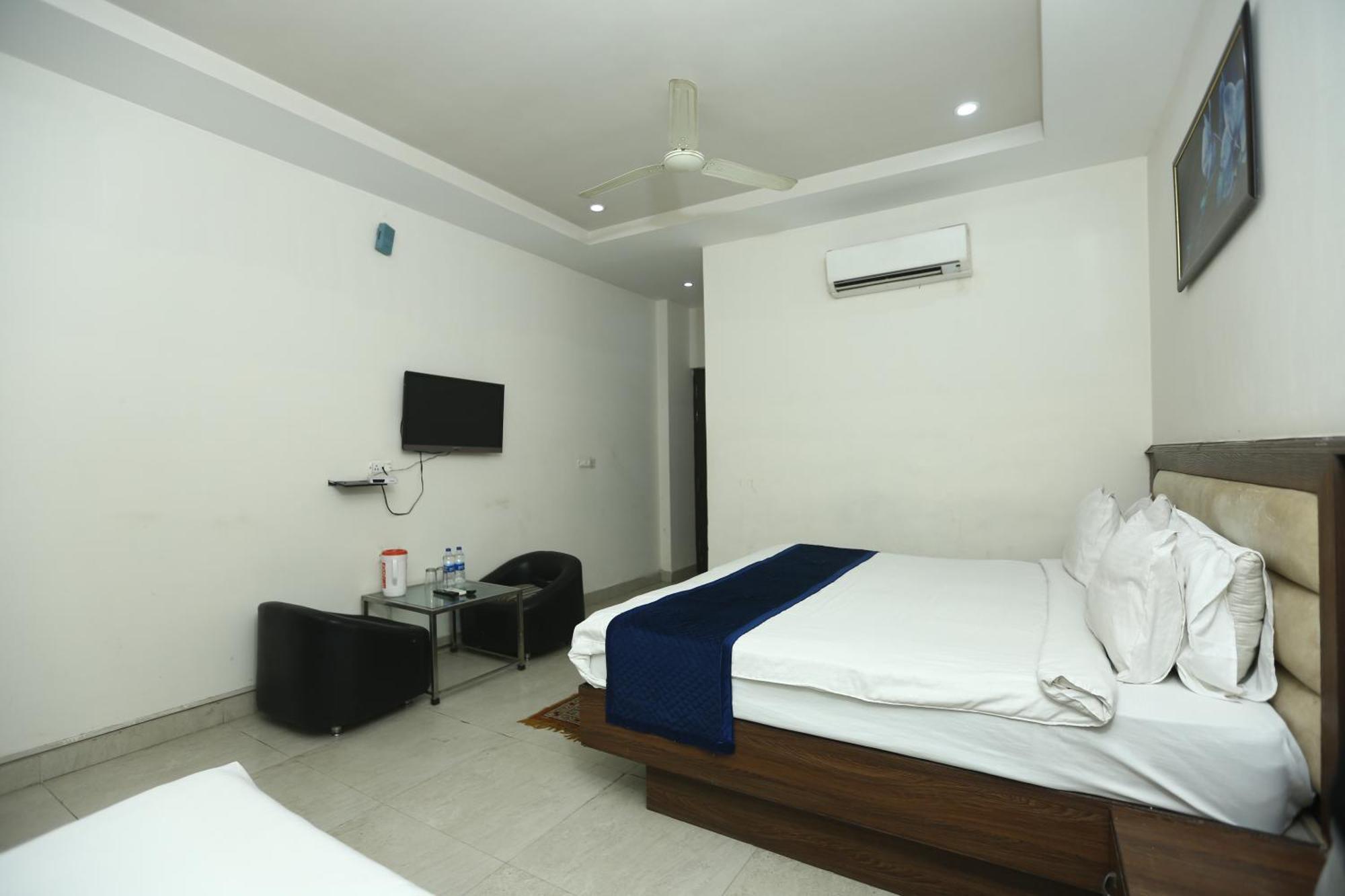 24 Hotel & Resort Агра Экстерьер фото