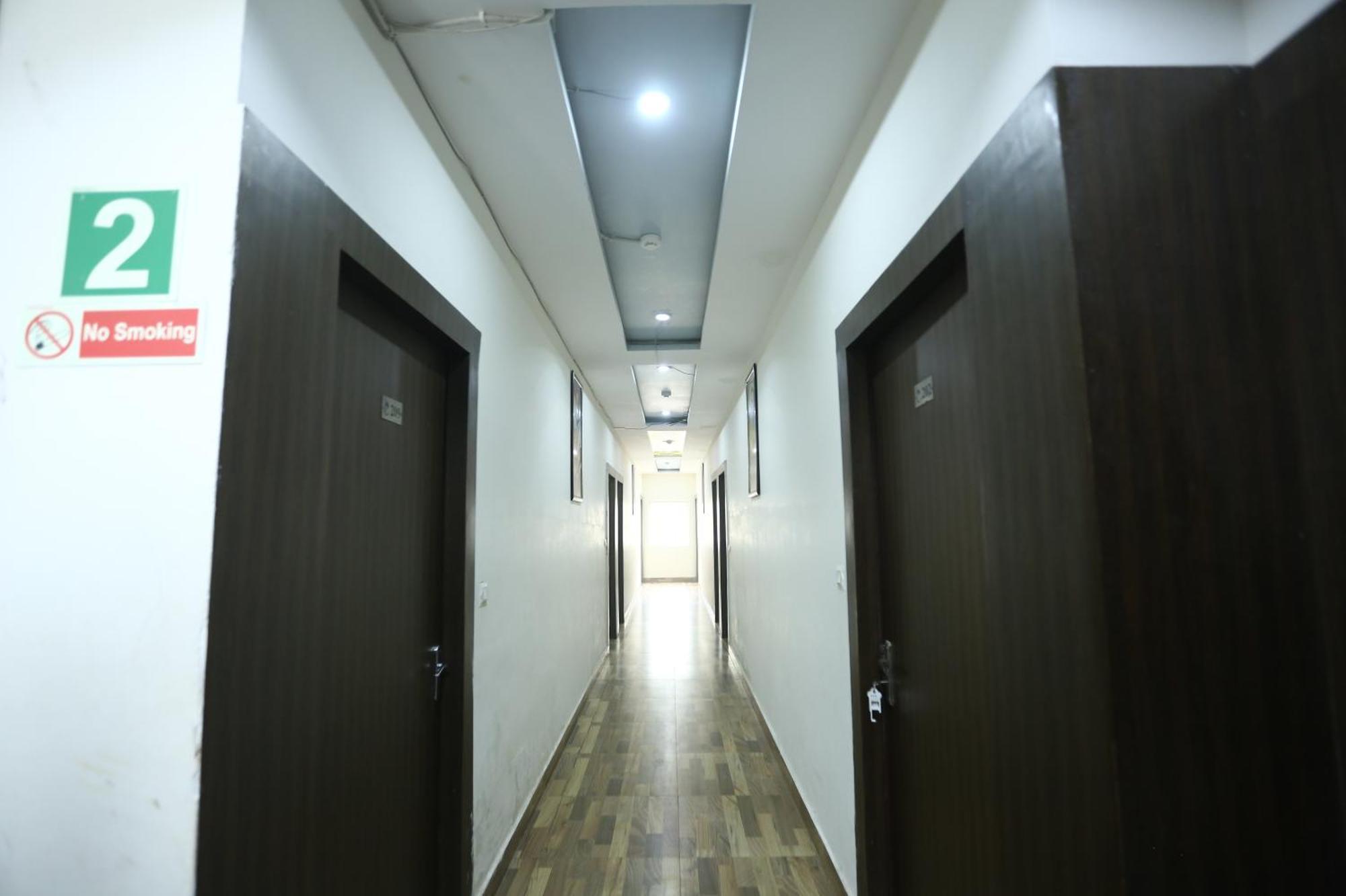 24 Hotel & Resort Агра Экстерьер фото